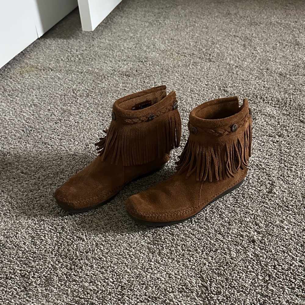Minnetonka Brown Fringe Moccasins